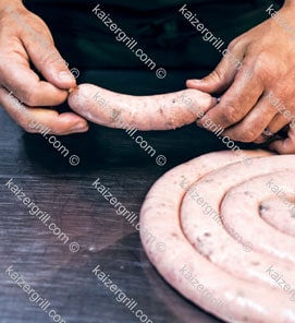 Повторяйте эту процедуру тех пор пока не доберётесь до другого, не завязанного конца колбасы.